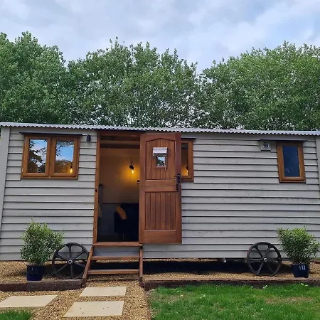 The Owls Rest Shepherds Hut Hethel Norwich Exterior photo