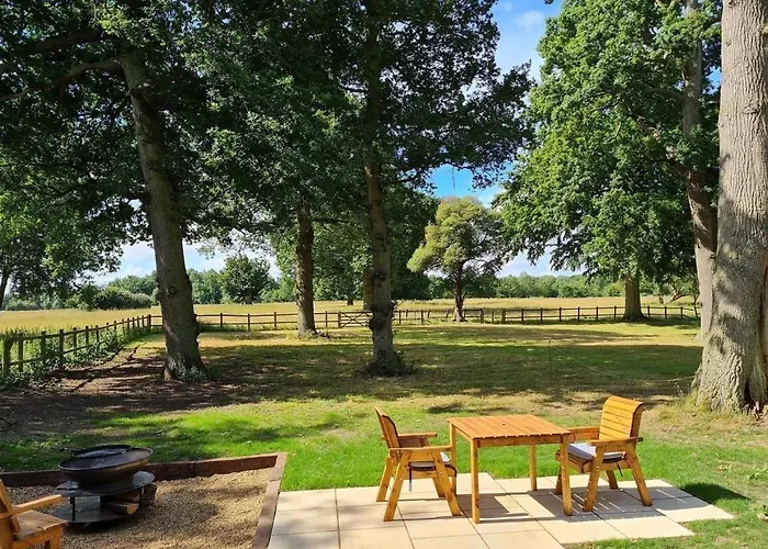 The Owls Rest Shepherds Hut Hethel