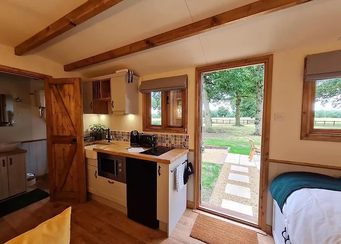 The Owls Rest Shepherds Hut Hethel
