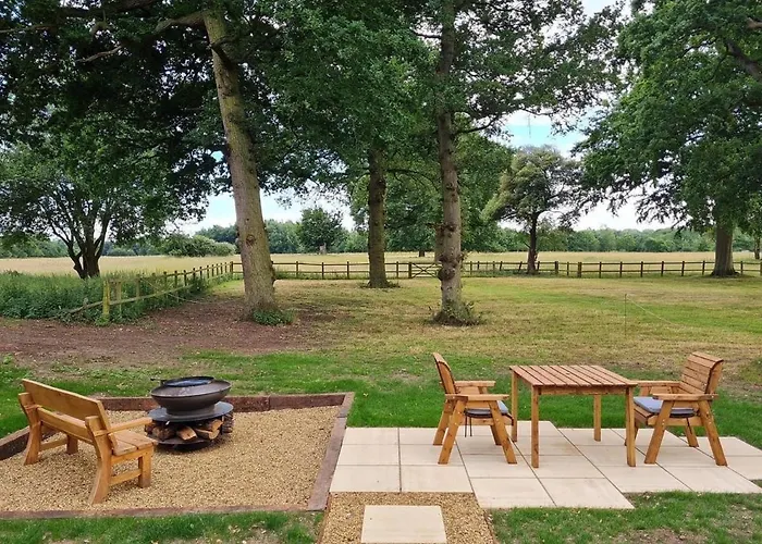 The Owls Rest Shepherds Hut Hethel