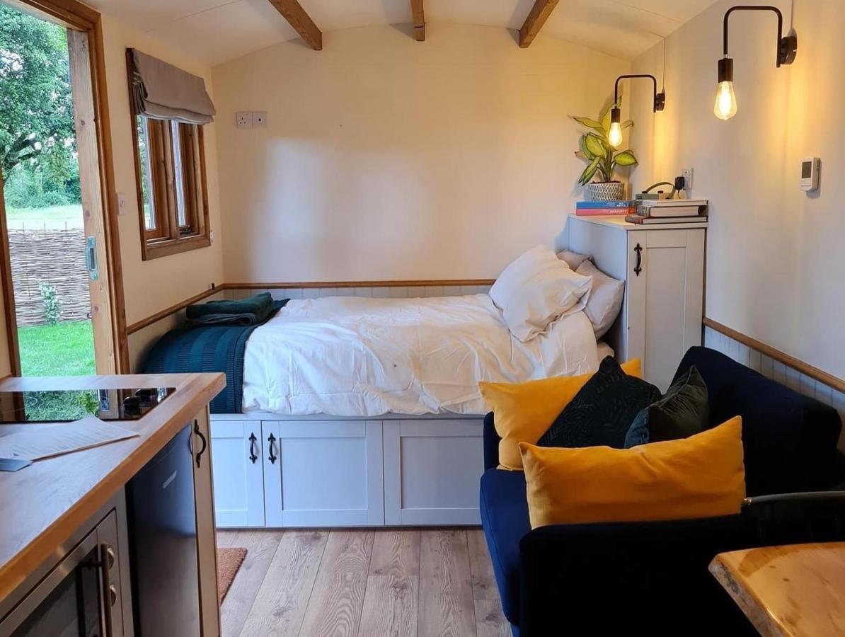 The Owls Rest Shepherds Hut Hethel * Norwich