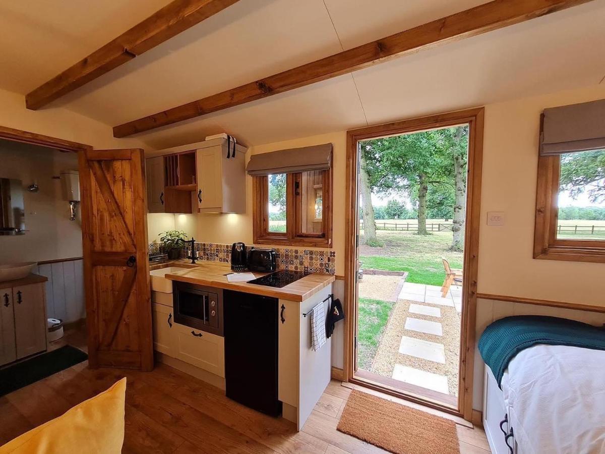 The Owls Rest Shepherds Hut Hethel * Norwich
